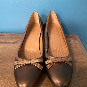 Gold kitten heels with bow detail.